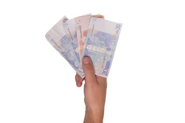 梦见别人还钱是什么意思 梦见别人还钱是什么意思