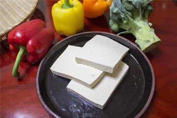 梦见吃豆腐是什么预兆 梦见吃豆腐是什么预兆