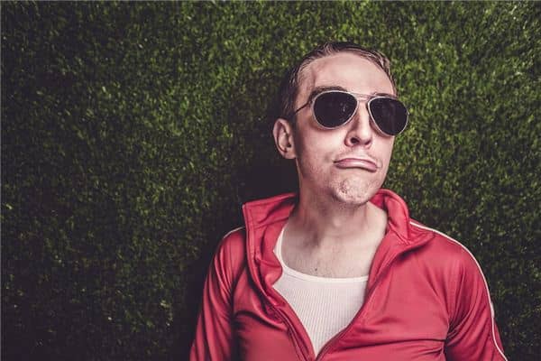 梦见别的男人是什么意思 梦见别的男人是什么意思