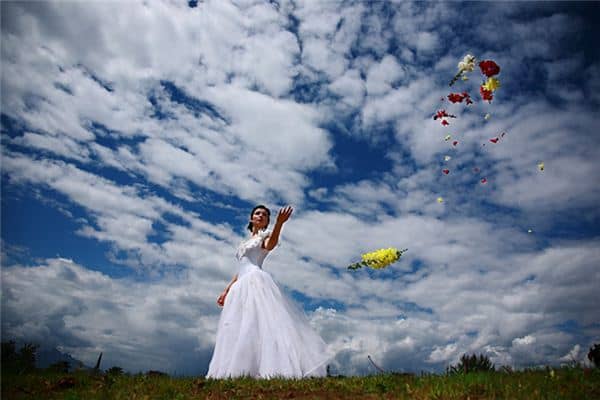 梦见穿白衣是什么意思 梦见穿白衣是什么意思