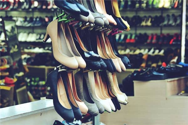 梦见卖鞋子是什么意思 梦见卖鞋子是什么意思