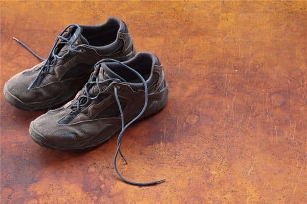 梦见鞋破了是什么预兆 梦见鞋破了是什么预兆