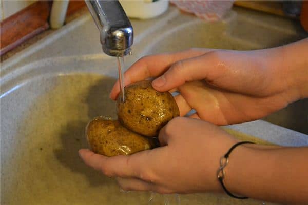 梦见洗东西是什么意思 梦见洗东西是什么意思