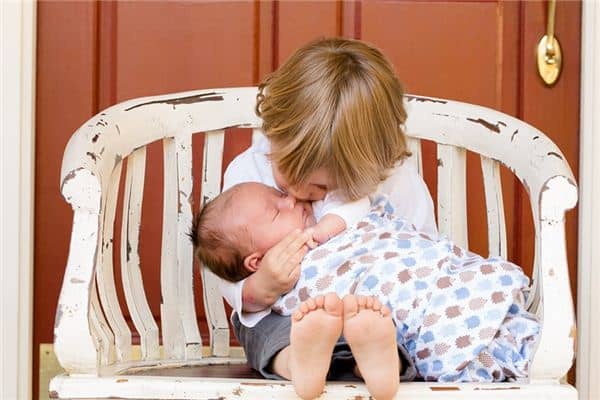 梦见死孩子是什么意思 梦见死孩子是什么意思