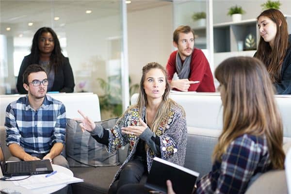 梦见女领导是什么意思 梦见女领导是什么意思