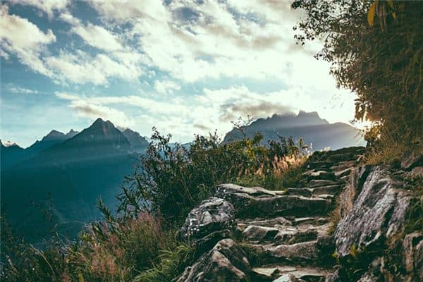 梦见走山路是什么预兆 梦见走山路是什么预兆
