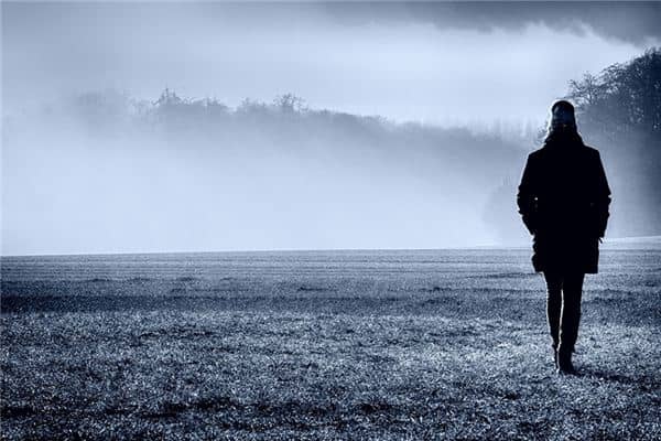 梦见黑衣服是什么意思 梦见黑衣服是什么意思