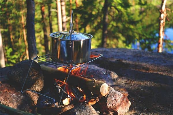 梦见锅漏了是什么意思 梦见锅漏了是什么意思