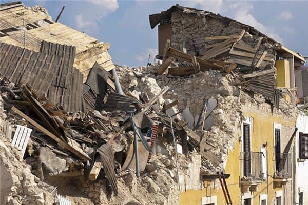 梦见房子塌陷是什么意思 梦见房子塌陷是什么意思