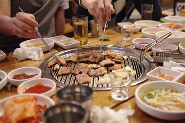 梦见吃烧烤是什么预兆 梦见吃烧烤是什么预兆