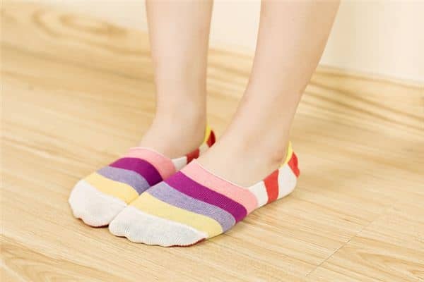 梦见破袜子是什么意思 梦见破袜子是什么意思