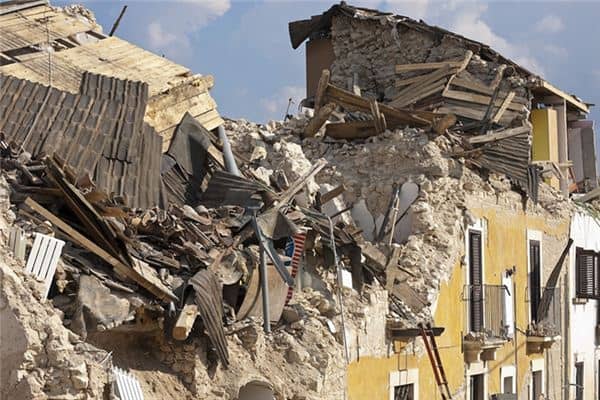 梦见房子倒了是什么意思 梦见房子倒了是什么意思