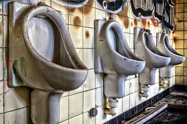 梦见脏厕所是什么预兆 梦见脏厕所是什么预兆