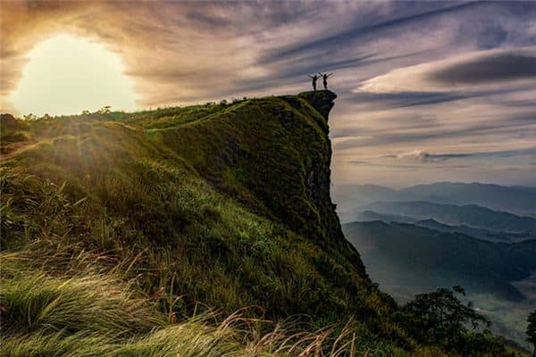 梦见站在高处是什么预兆 梦见站在高处是什么预兆