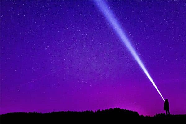 梦见手电筒是什么预兆 梦见手电筒是什么预兆