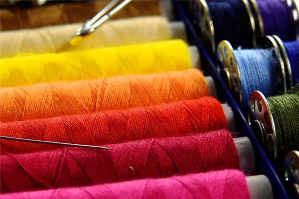 梦见补衣服是什么预兆 梦见补衣服是什么预兆