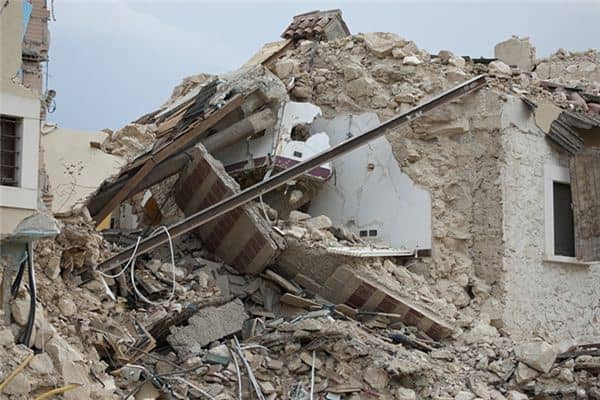 梦见楼房倒是什么意思 梦见楼房倒是什么意思