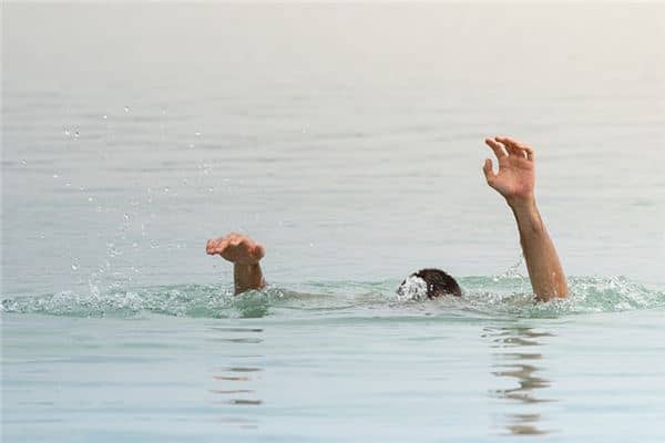 梦见掉下水是什么意思 梦见掉下水是什么意思