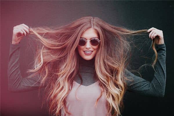 梦见头发少是什么意思 梦见头发少是什么意思