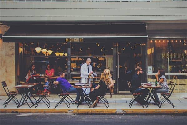 梦见服务员是什么预兆 梦见服务员是什么预兆