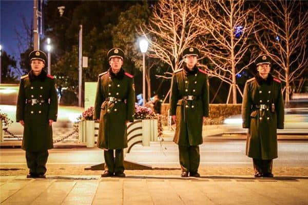 梦见穿军装是什么预兆 梦见穿军装是什么预兆