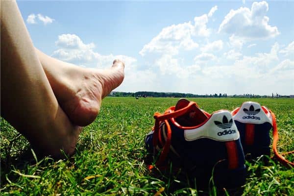 梦见自己光脚是什么意思 梦见自己光脚是什么意思