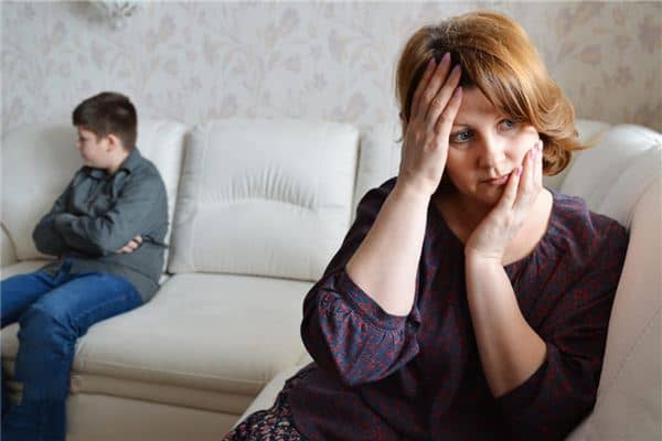 梦见被妈妈打是什么意思 梦见被妈妈打是什么意思