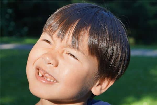 梦见掉了牙齿是什么意思 梦见掉了牙齿是什么意思