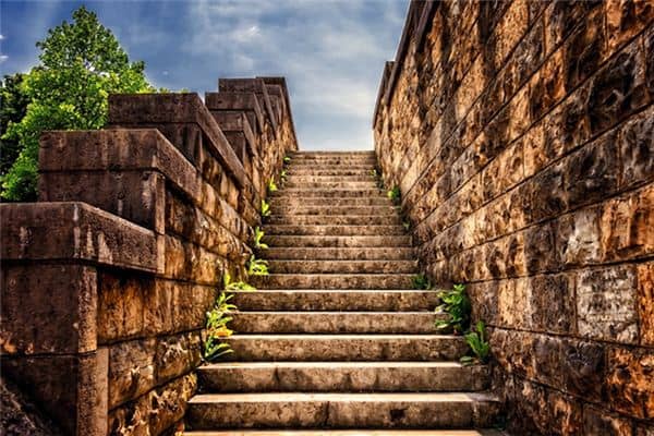 梦见上楼梯是什么预兆 梦见上楼梯是什么预兆