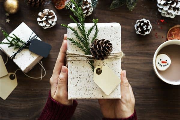 梦见送东西是什么意思 梦见送东西是什么意思