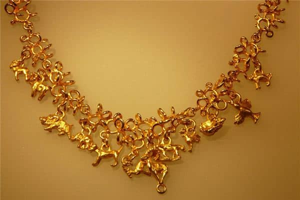 梦见金项链是什么预兆 梦见金项链是什么预兆