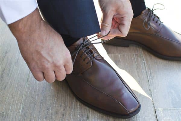 梦见系鞋带是什么预兆 梦见系鞋带是什么预兆