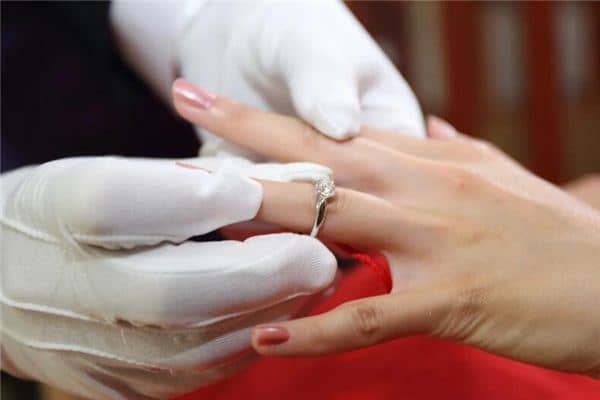 梦见被逼婚是什么意思 梦见被逼婚是什么意思