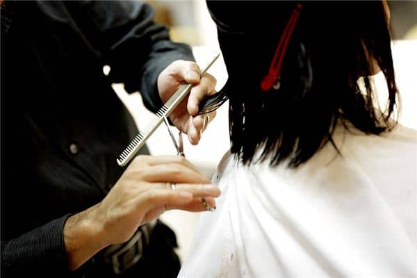 梦见理头发是什么意思 梦见理头发是什么意思