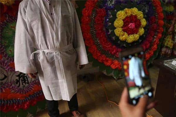 梦见买花圈是什么意思 梦见买花圈是什么意思