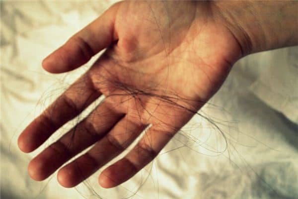 梦见别人掉头发是什么征兆 梦见别人掉头发是什么征兆