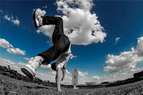 梦见翻跟头是什么意思