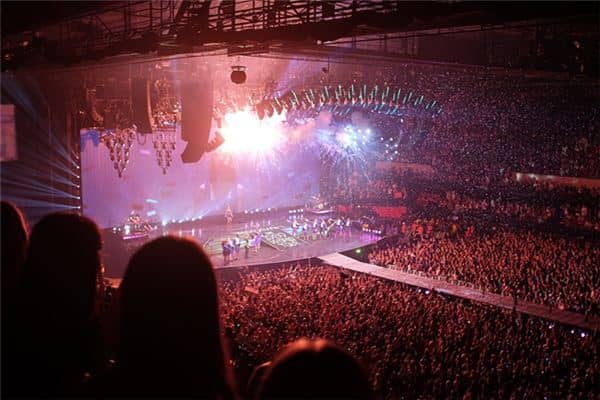 梦见看表演是什么意思 梦见看表演是什么意思