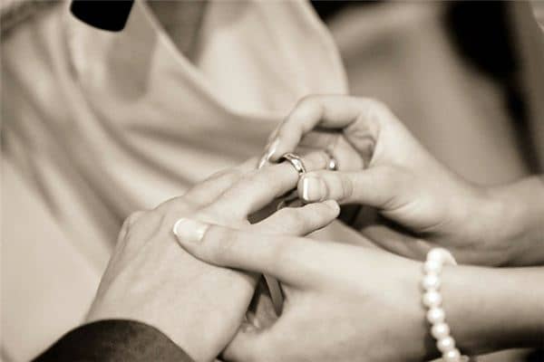 梦见带戒指是什么意思 梦见带戒指是什么意思