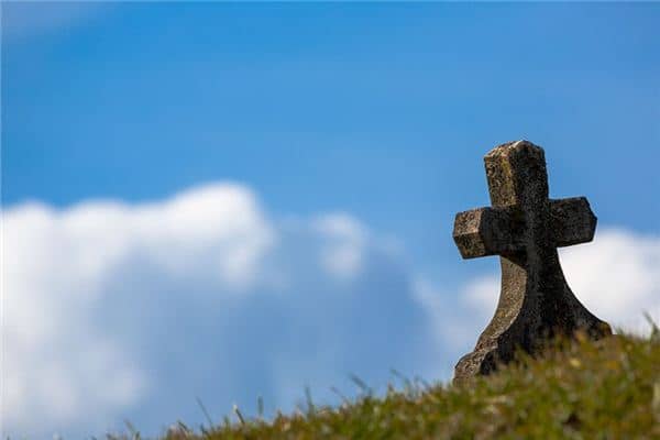 梦见好多坟墓是什么意思 梦见好多坟墓是什么意思