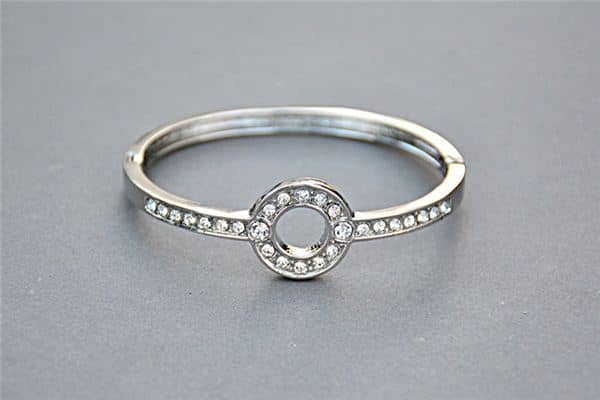 梦见银戒指是什么意思 梦见银戒指是什么意思