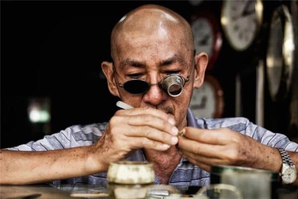 梦见修手表是什么意思 梦见修手表是什么意思