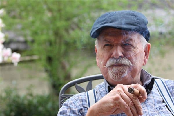 梦见牙掉光了是什么意思 梦见牙掉光了是什么意思