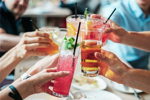 梦见喝饮料是什么预兆 梦见喝饮料是什么预兆