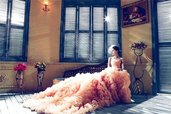 梦见自己穿婚纱是什么意思 梦见自己穿婚纱是什么意思
