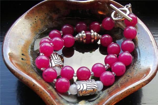 梦见镯子碎了是什么意思 梦见镯子碎了是什么意思