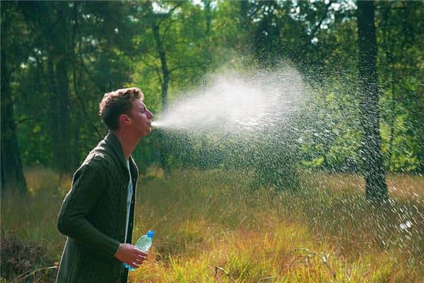 梦见吐东西是什么意思 梦见吐东西是什么意思