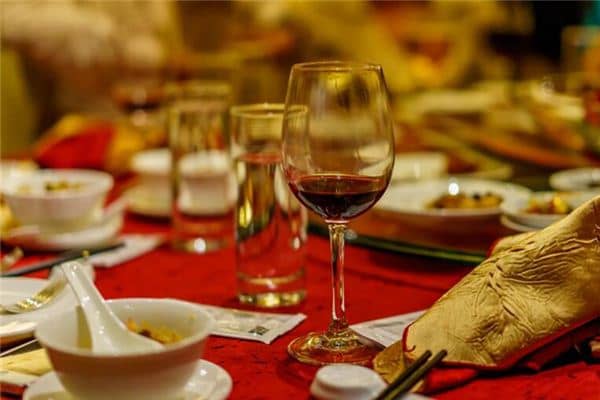 梦见喝喜酒是什么预兆 梦见喝喜酒是什么预兆