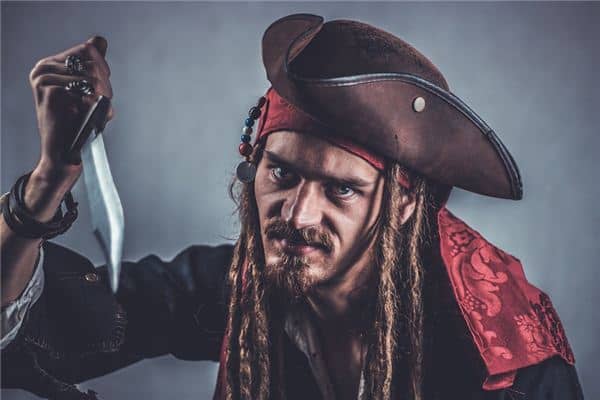 梦见被刀捅是什么预兆 梦见被刀捅是什么预兆