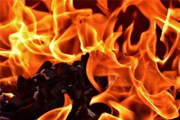 梦见火烧屋是什么意思 梦见火烧屋是什么意思